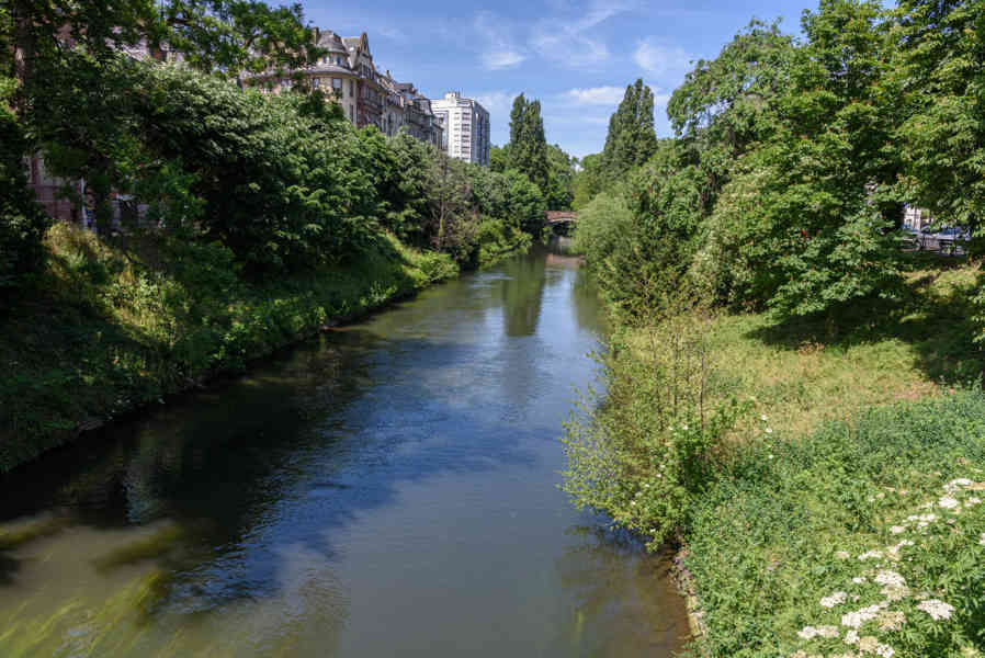 Francia - Alsacia 038 - Estrasburgo - rio Ill.jpg